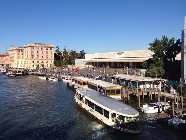 Venice Day Trip from Rome by High-Speed Train with Happy Hour - What the guides add to the experience