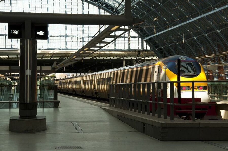 Welcome to Paris Day Trip from London via Train - How the guides shape the experience