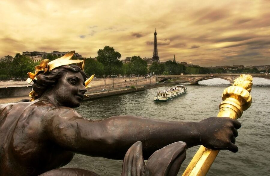 Welcome to Paris Day Trip from London via Train - Paris by panoramic route: Opera House to Arc de Triomphe