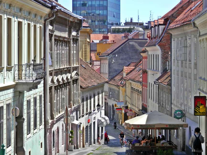 Zagreb: Group walking tour of Zagreb (funicular included) - Starting at Zrinjevac with a quick city lesson