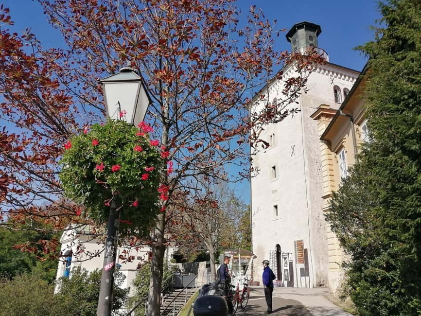 Zagreb: Group walking tour of Zagreb (funicular included) - Tkalčićeva Street and the tale behind Bloody Bridge